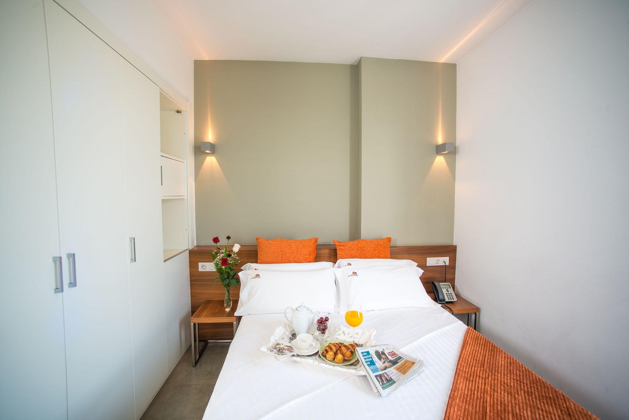 Ona Living Barcelona Aparthotel L'Hospitalet de Llobregat Bagian luar foto