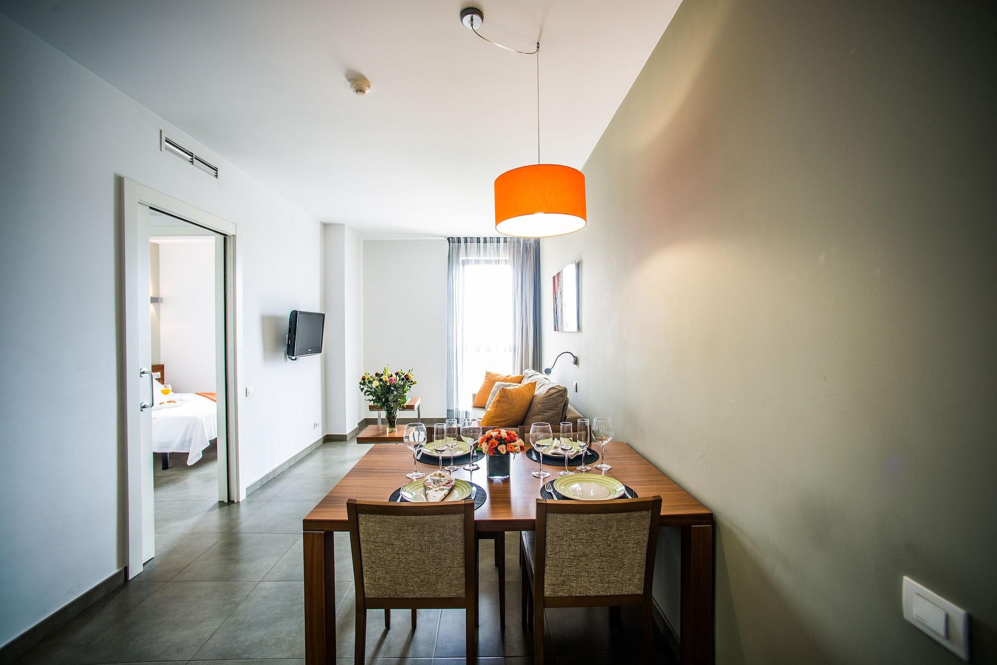 Ona Living Barcelona Aparthotel L'Hospitalet de Llobregat Bagian luar foto