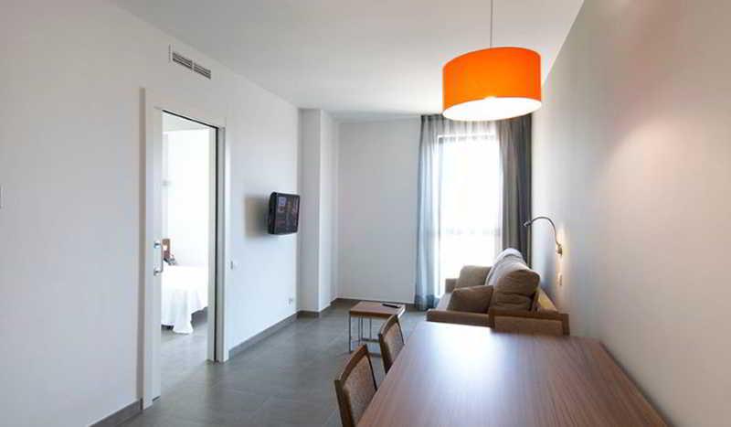 Ona Living Barcelona Aparthotel L'Hospitalet de Llobregat Bagian luar foto