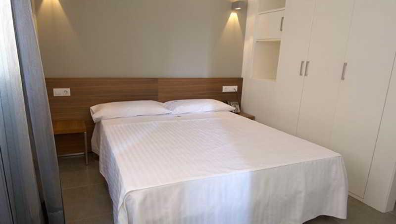 Ona Living Barcelona Aparthotel L'Hospitalet de Llobregat Bagian luar foto