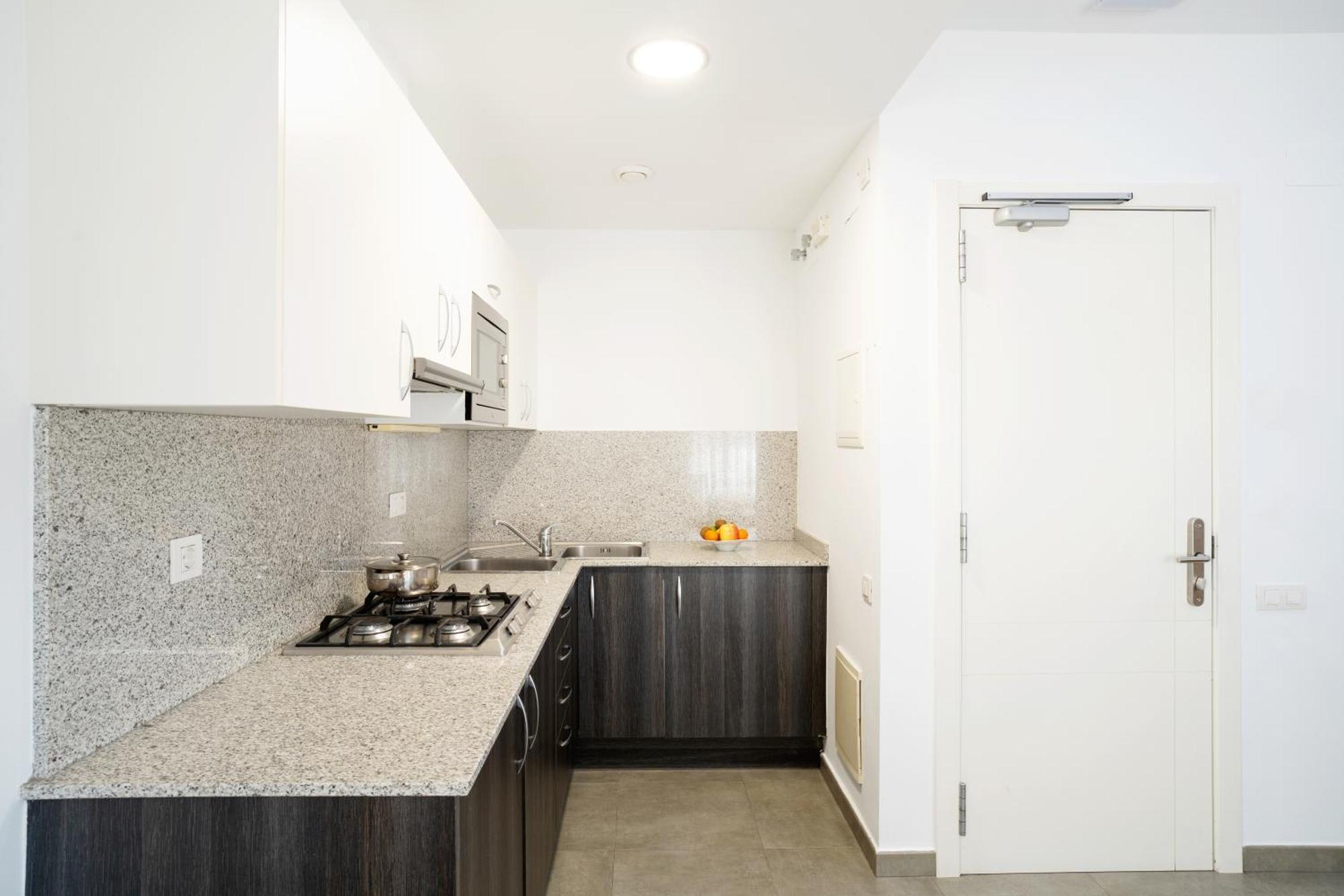 Ona Living Barcelona Aparthotel L'Hospitalet de Llobregat Bagian luar foto