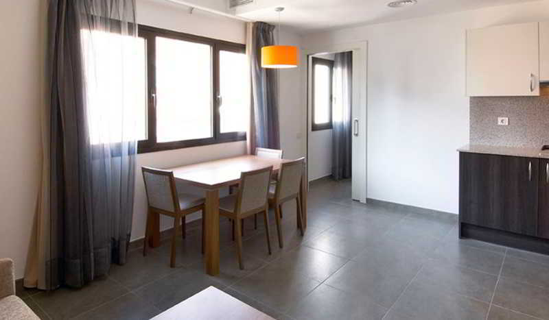 Ona Living Barcelona Aparthotel L'Hospitalet de Llobregat Bagian luar foto