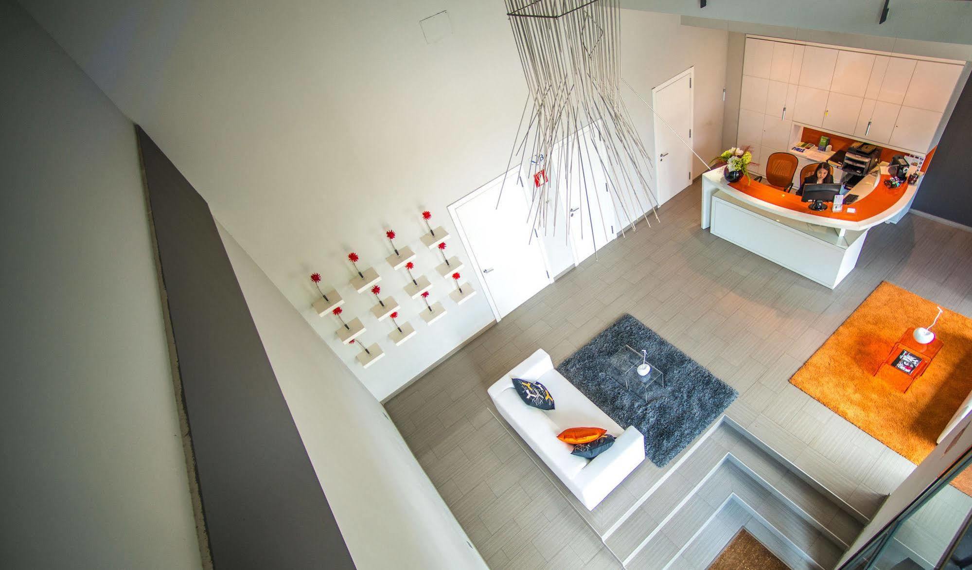 Ona Living Barcelona Aparthotel L'Hospitalet de Llobregat Bagian luar foto